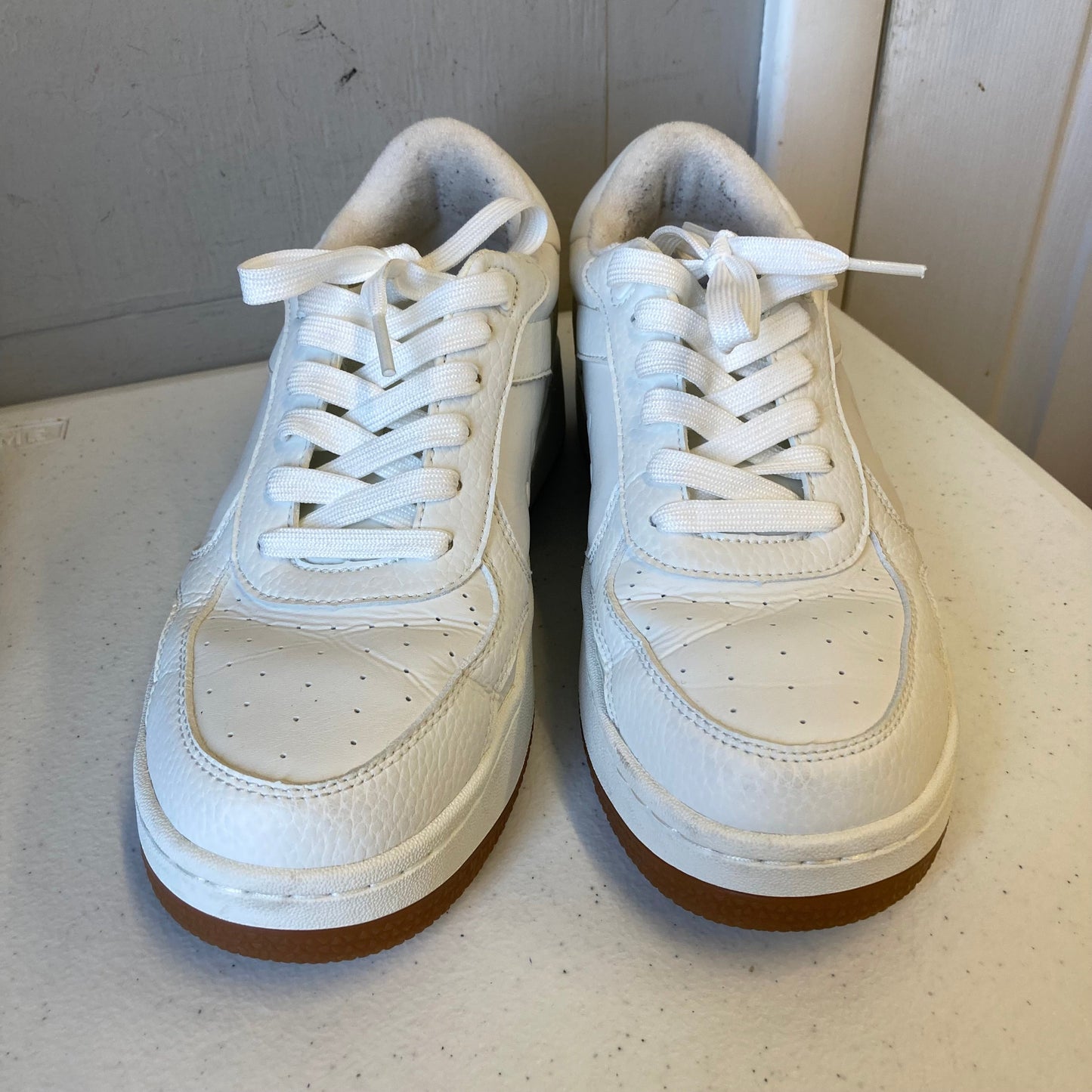 Shoes Athletic By Alo In White, Size:7