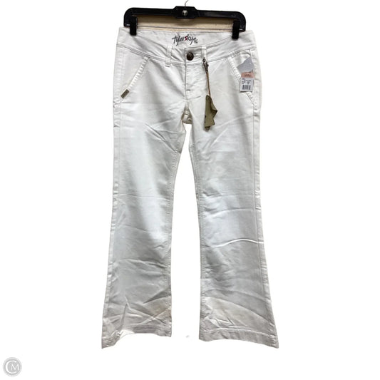 Jeans Flared By Clothes Mentor In White Denim, Size: 28