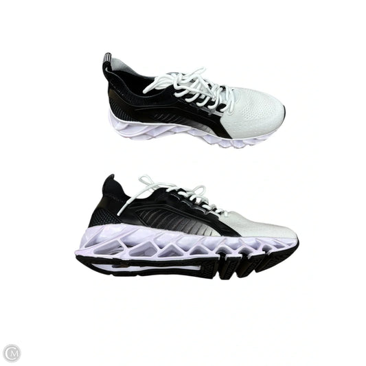 Shoes Athletic By Clothes Mentor In Black & White, Size: 7