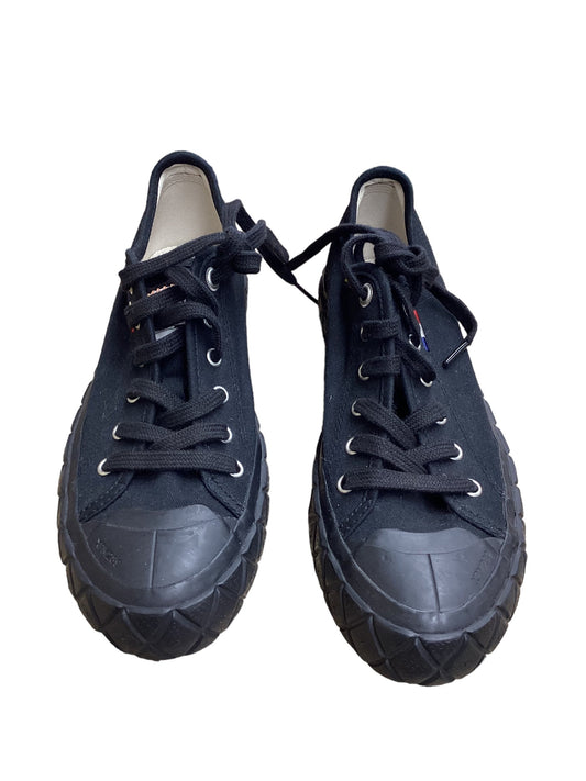 Shoes Sneakers By Clothes Mentor In Black, Size: 7.5