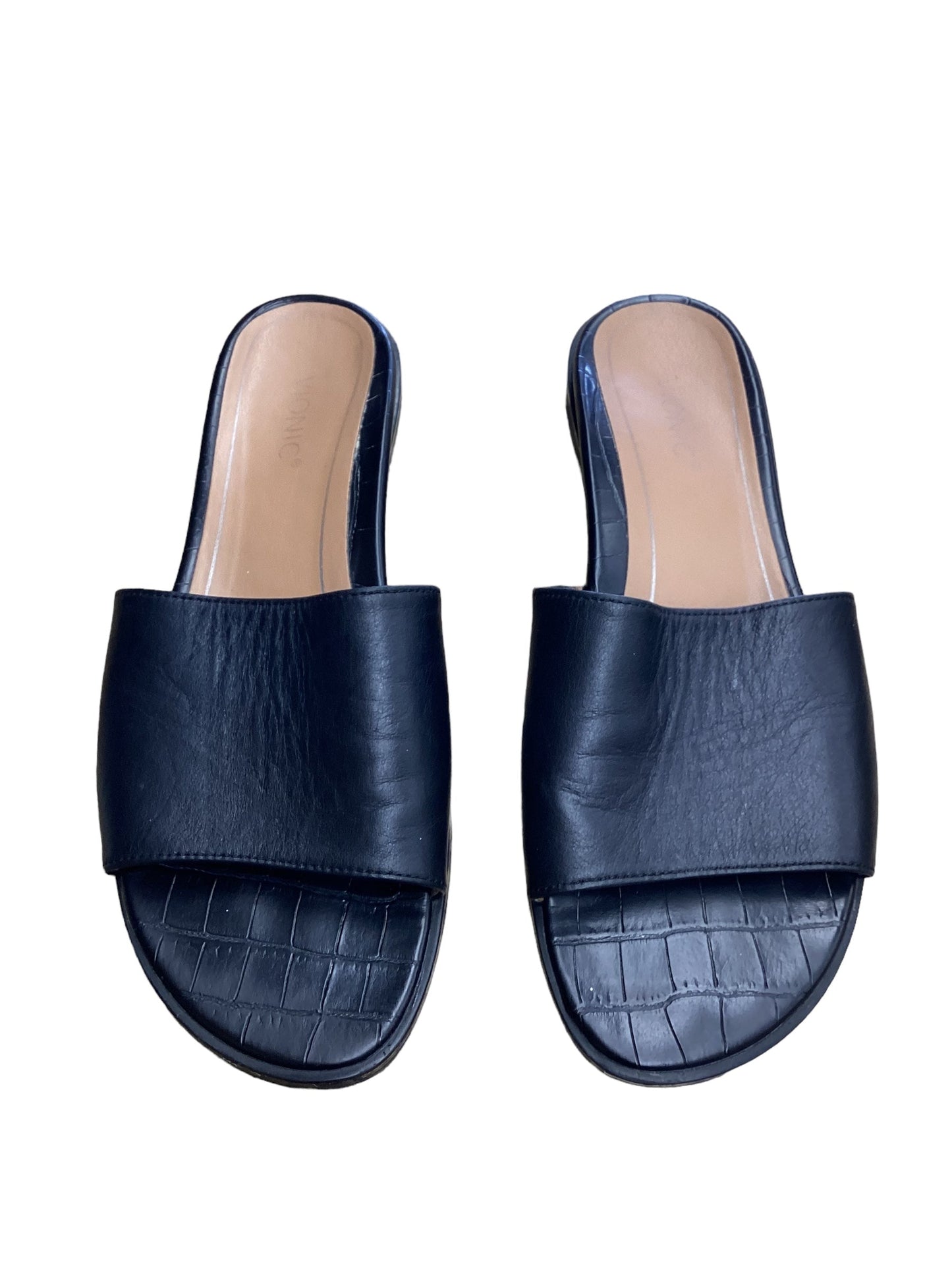 Black Sandals Flats Vionic, Size 7.5