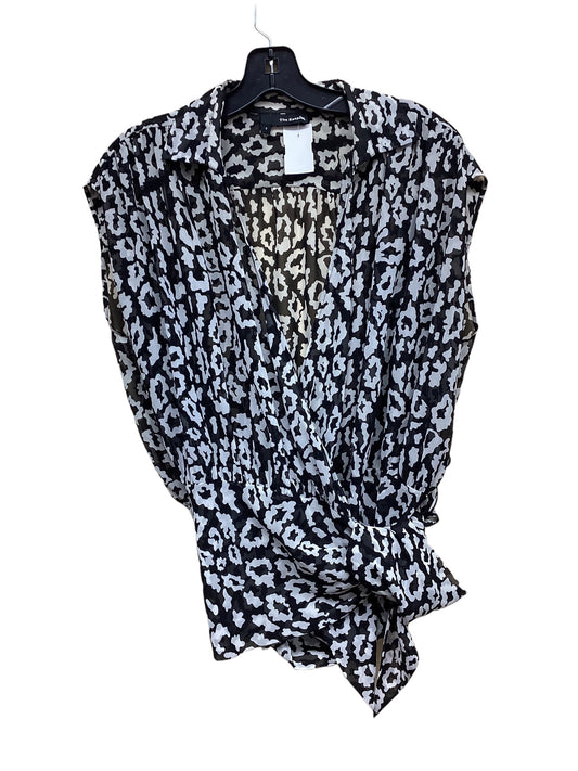 Top Long Sleeve By Clothes Mentor In Black & White, Size: Xs