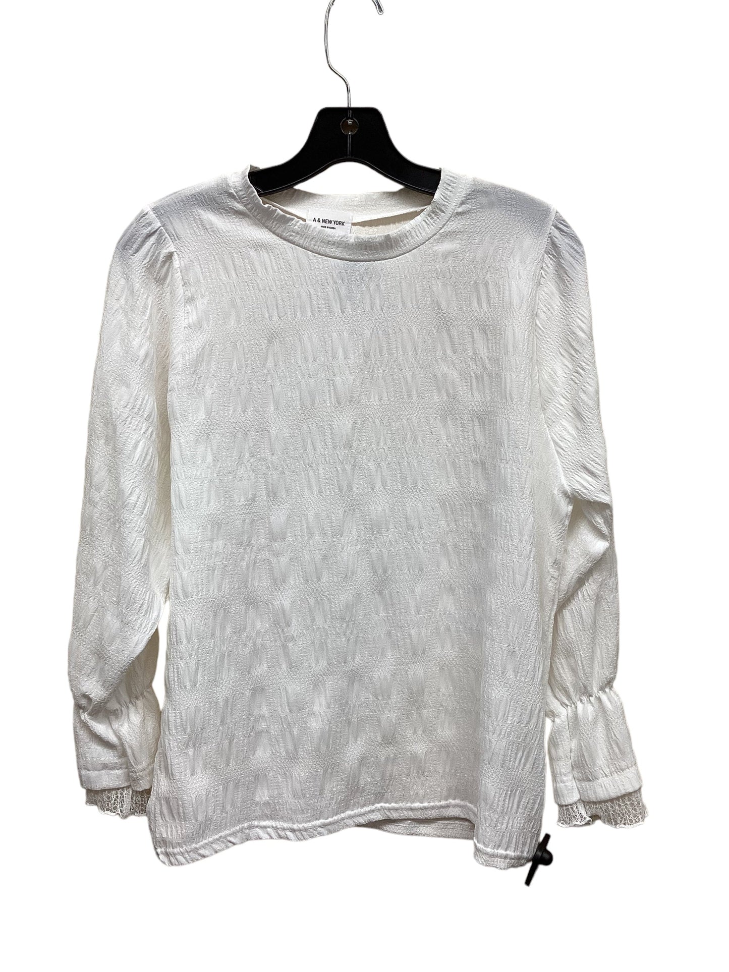 Top Long Sleeve By Clothes Mentor In White