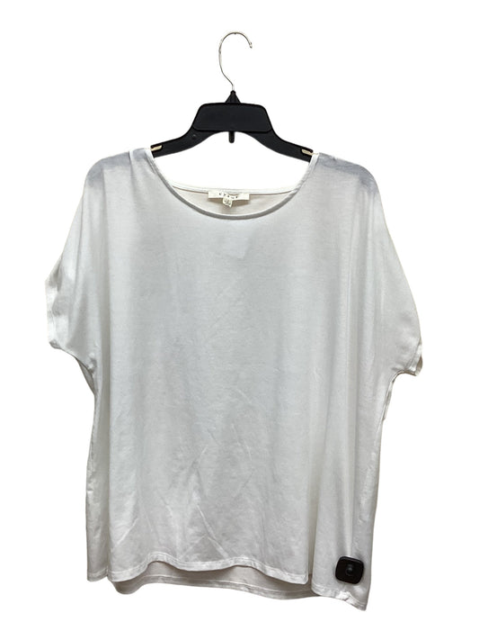 Top Short Sleeve By Cyrus Knits In White, Size: Xl