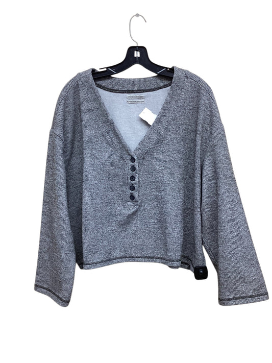 Top Long Sleeve By Urban Outfitters In Grey, Size: M