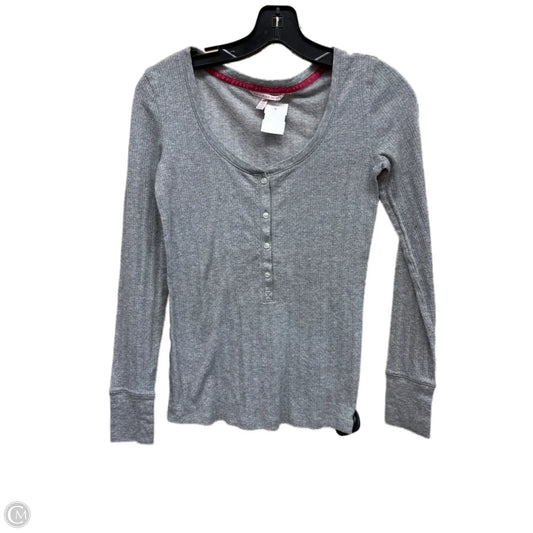 Top Long Sleeve By Victorias Secret In Grey, Size: Xs