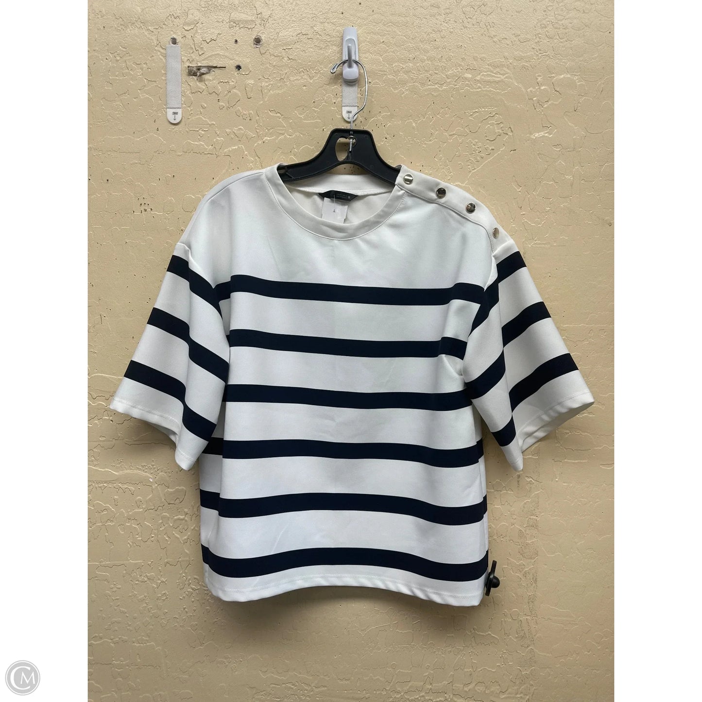 Top Short Sleeve By Zara In Striped Pattern, Size: S