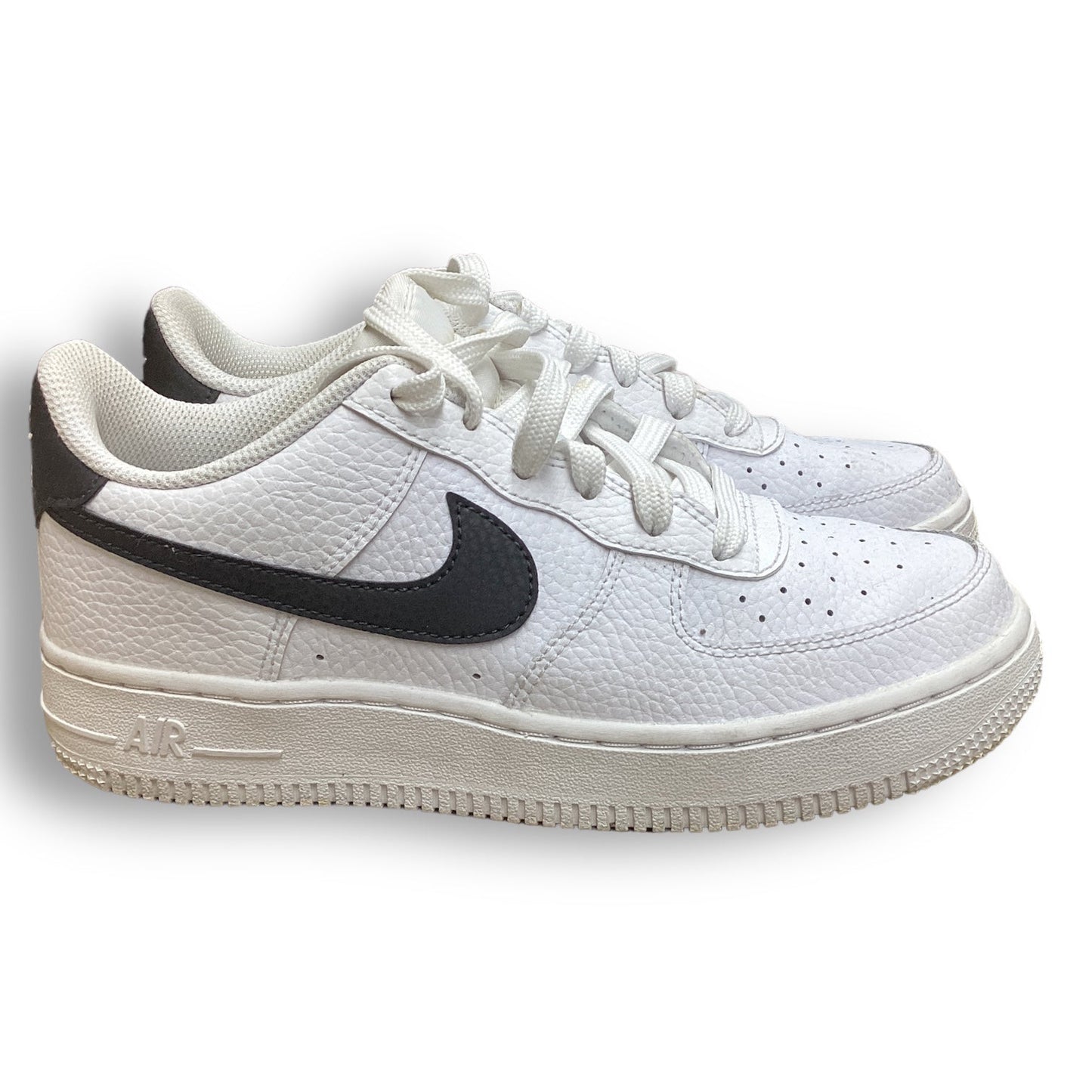 Shoes Sneakers By Nike In Black & White, Size: 6.5