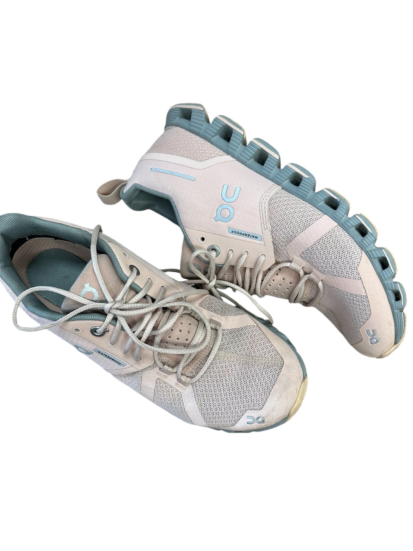 Shoes Athletic By Clothes Mentor In Grey & Pink, Size: 6.5