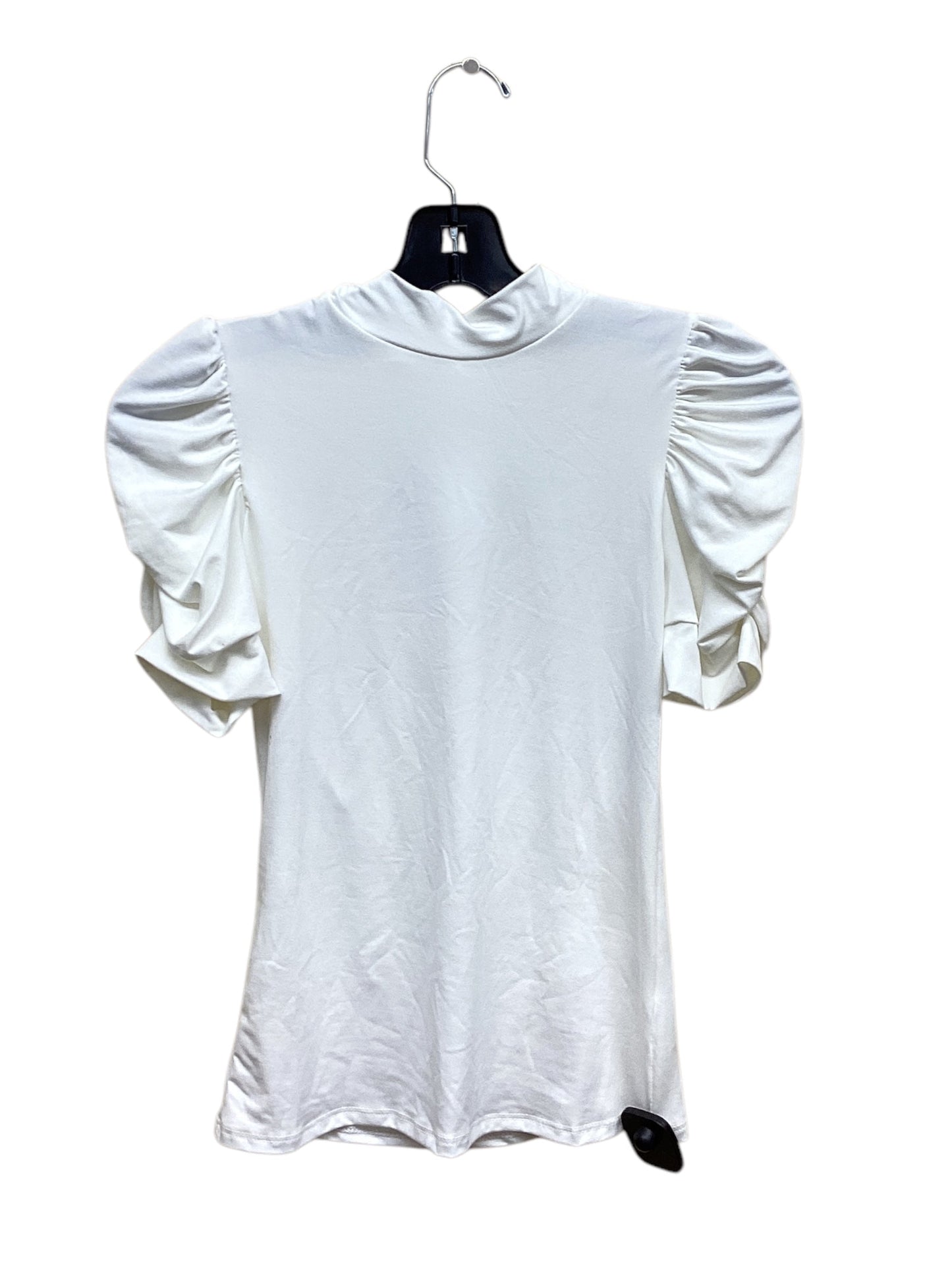 Top Short Sleeve By Fashion Nova In White, Size: Xs