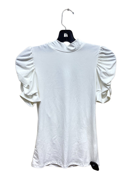 Top Short Sleeve By Fashion Nova In White, Size: Xs