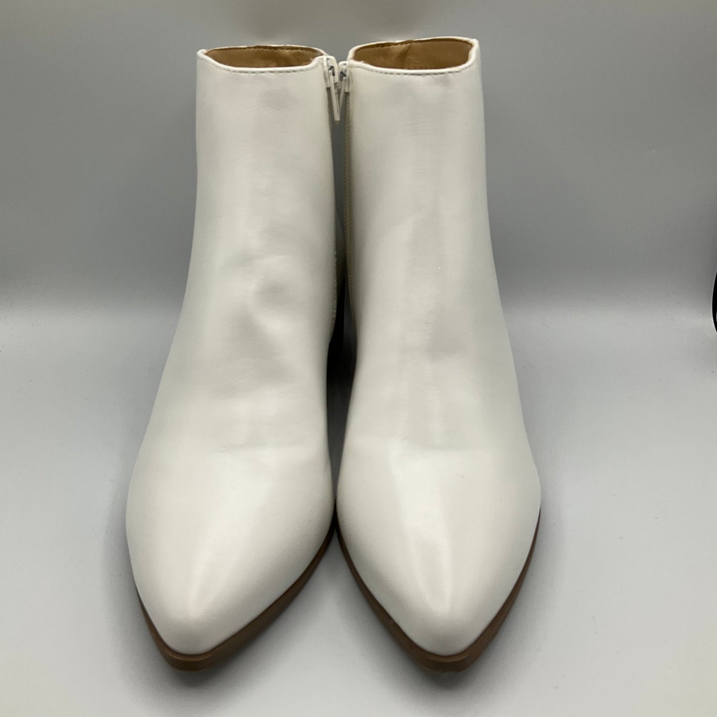 Boots Ankle Heels By Clothes Mentor In White, Size: 9