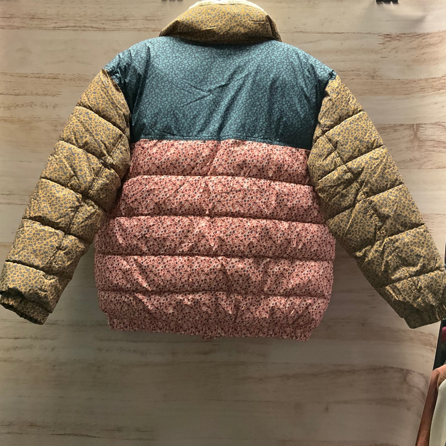 Coat Puffer & Quilted By Universal Thread In Multi-colored, Size: M