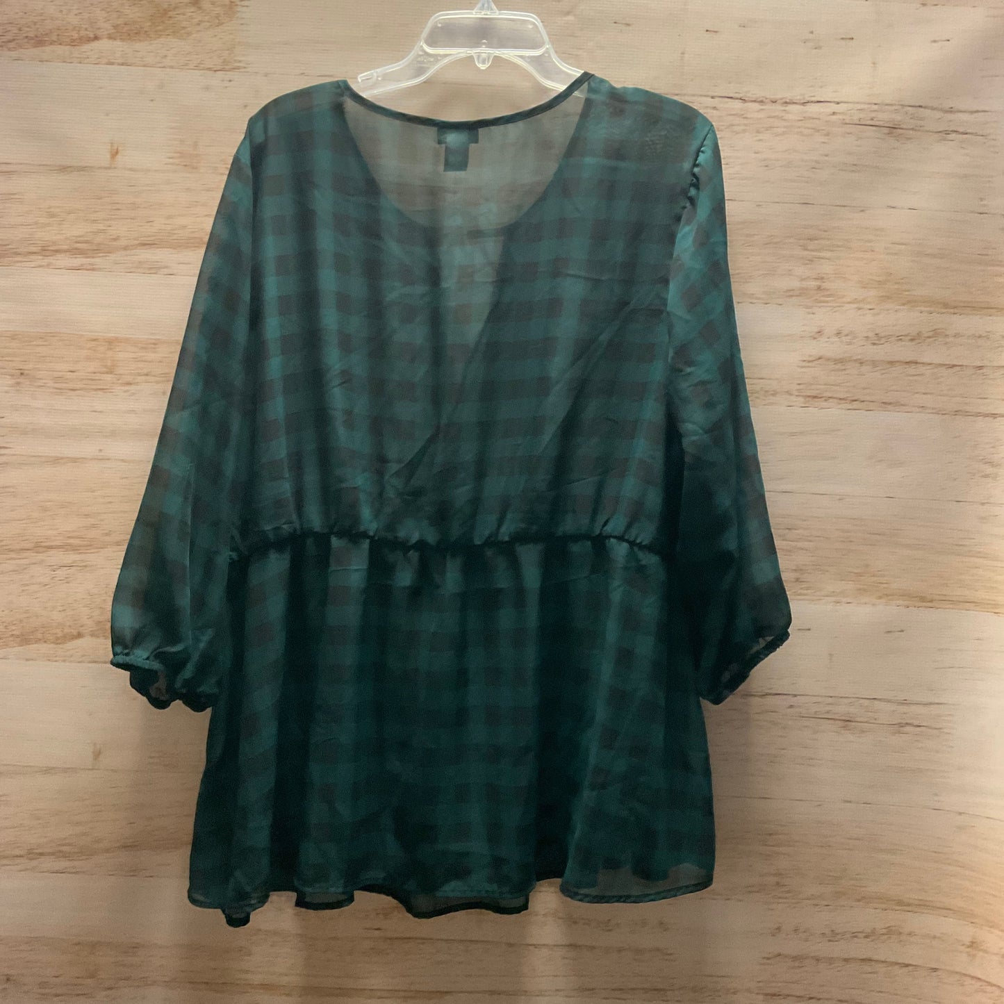 Top Long Sleeve By Torrid In Green, Size: Xl