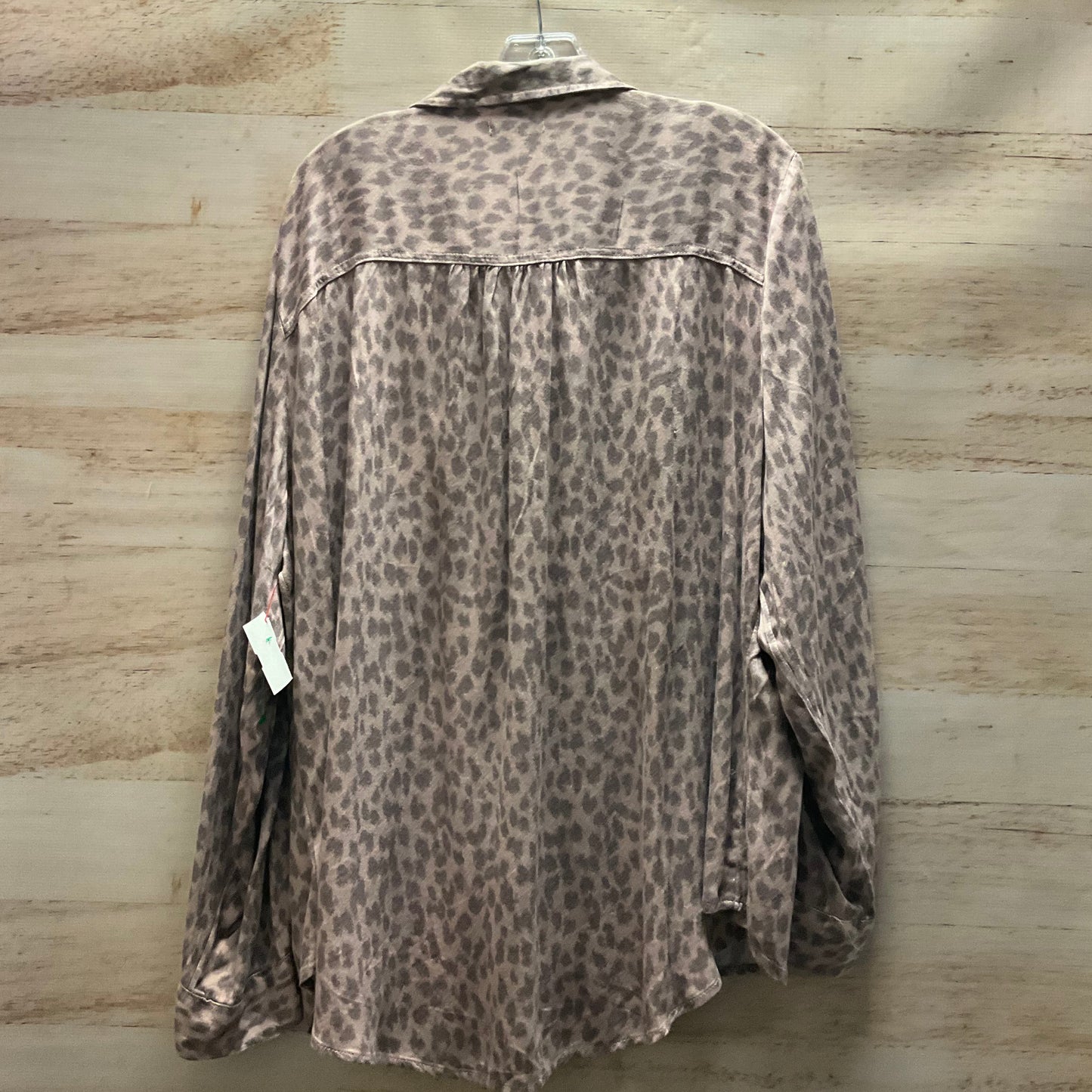 Top Long Sleeve By Maurices In Animal Print, Size: 2x