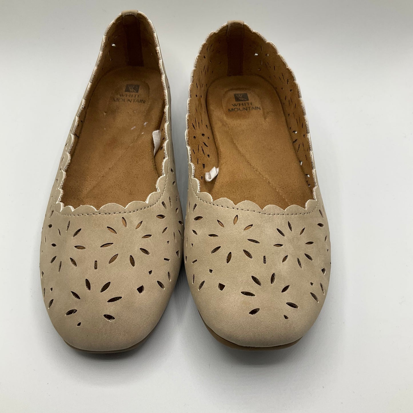 Shoes Flats By White Mountain In Beige, Size: 7