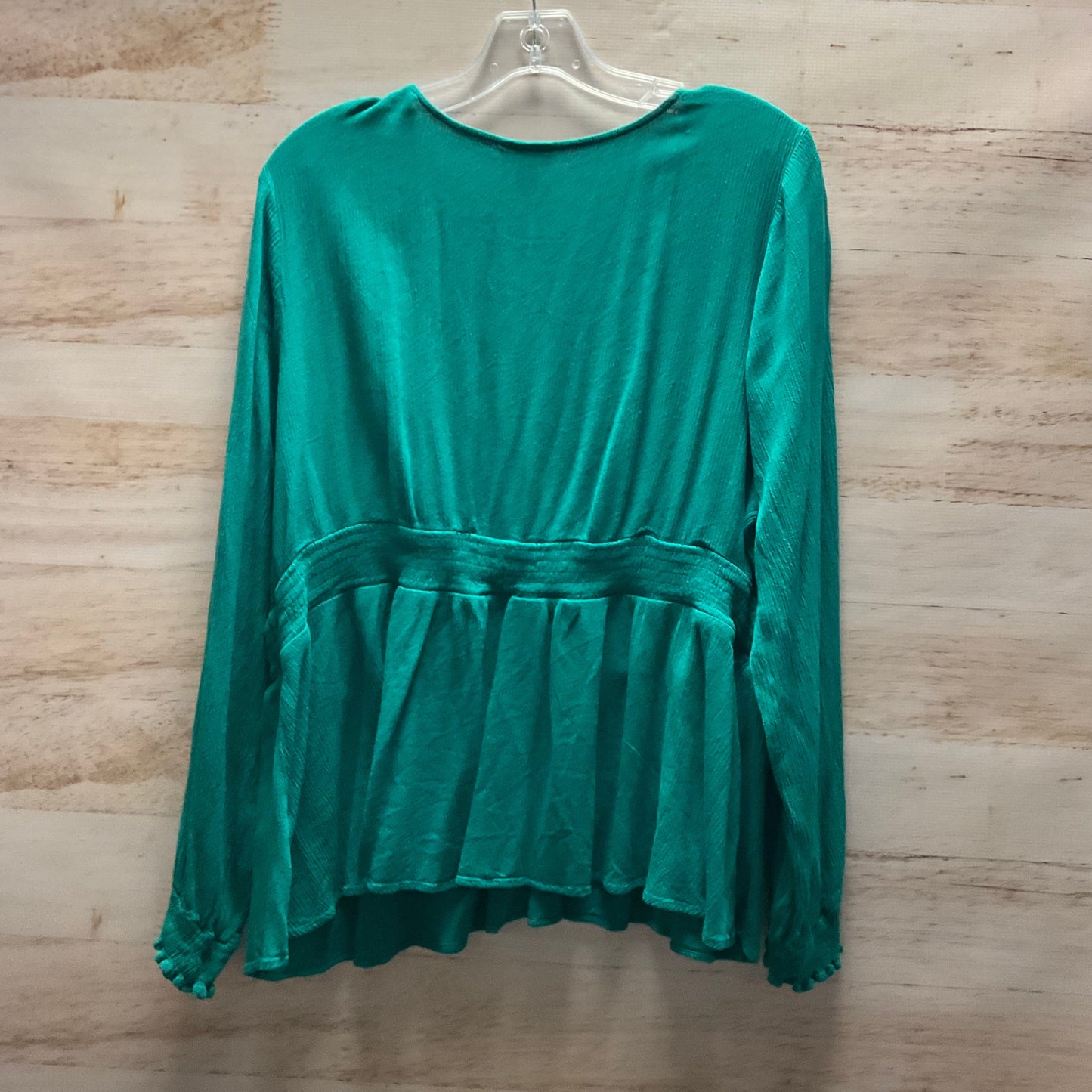 Top Long Sleeve By Torrid In Green, Size: Xxxl