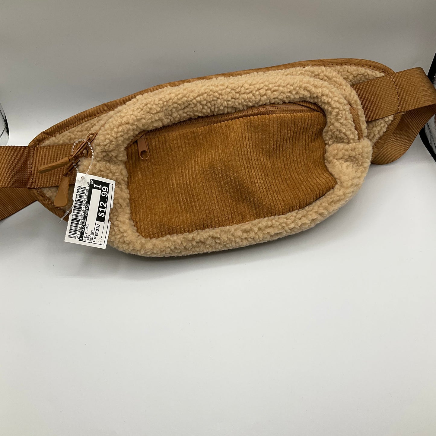 Belt Bag By Clothes Mentor, Size: Medium