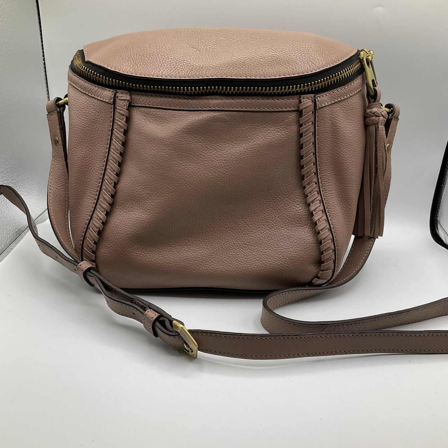 Crossbody By Clothes Mentor, Size: Medium