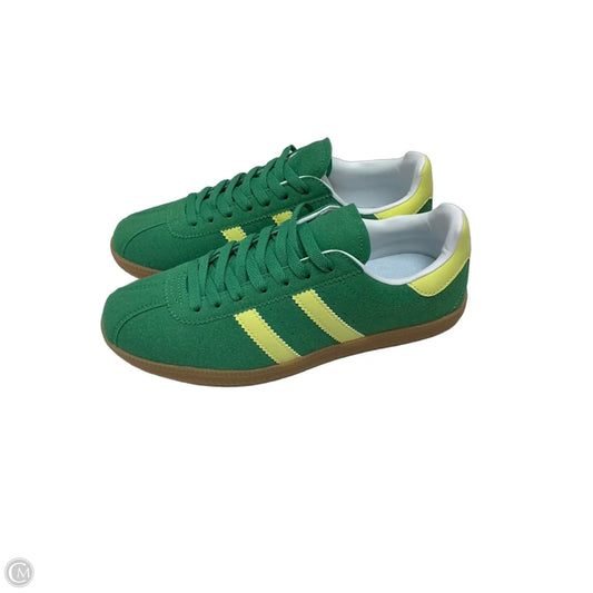 Shoes Sneakers By Clothes Mentor In Green, Size: 9