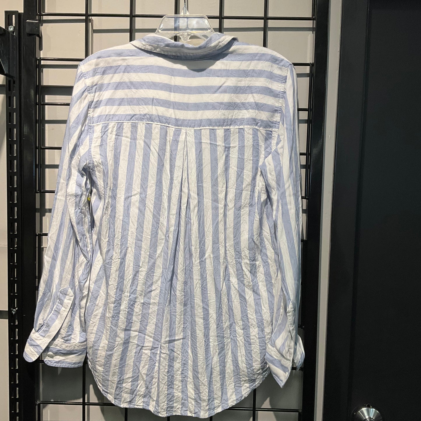 Top Long Sleeve By Beachlunchlounge In Striped Pattern, Size: M