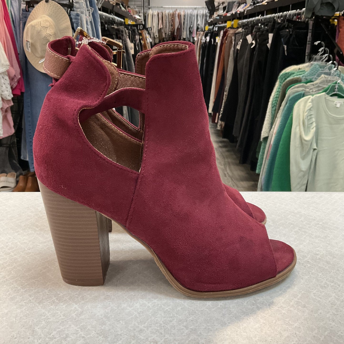 Sandals Heels Block By Bella Marie  Size: 8.5