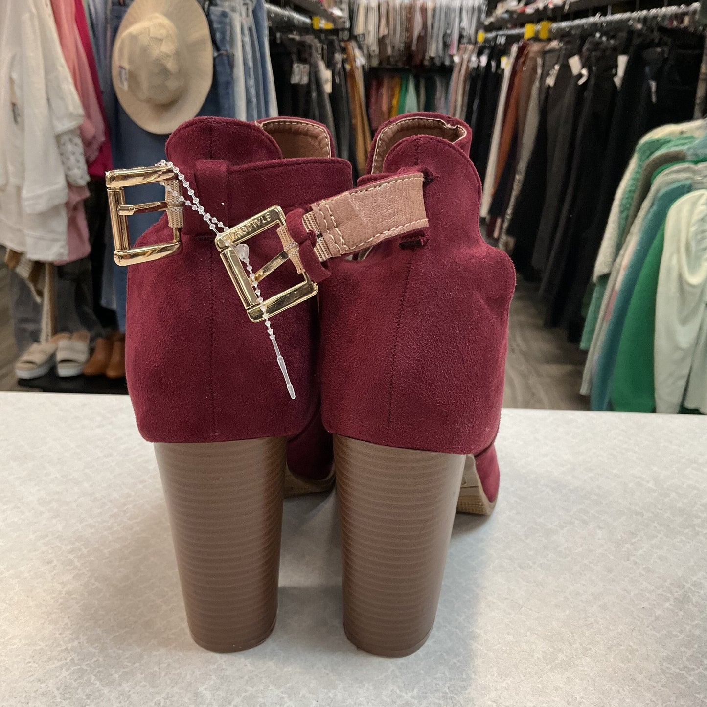 Sandals Heels Block By Bella Marie  Size: 8.5