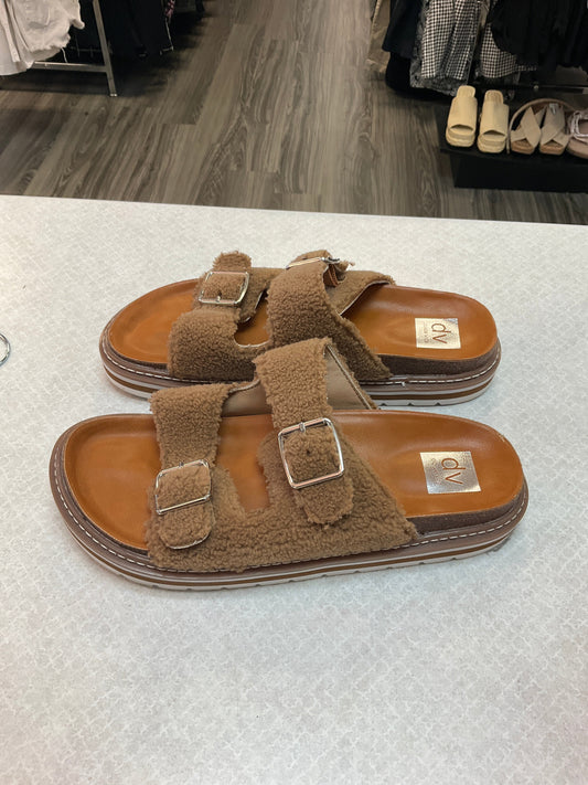 Camel Sandals Flats Dolce Vita, Size 11