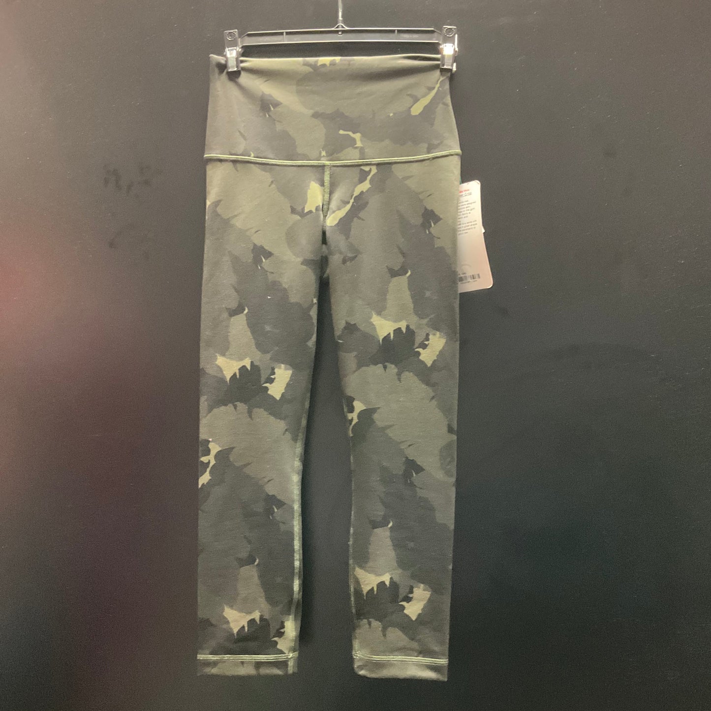 Athletic Capris By Lululemon In Camouflage Print, Size: 4