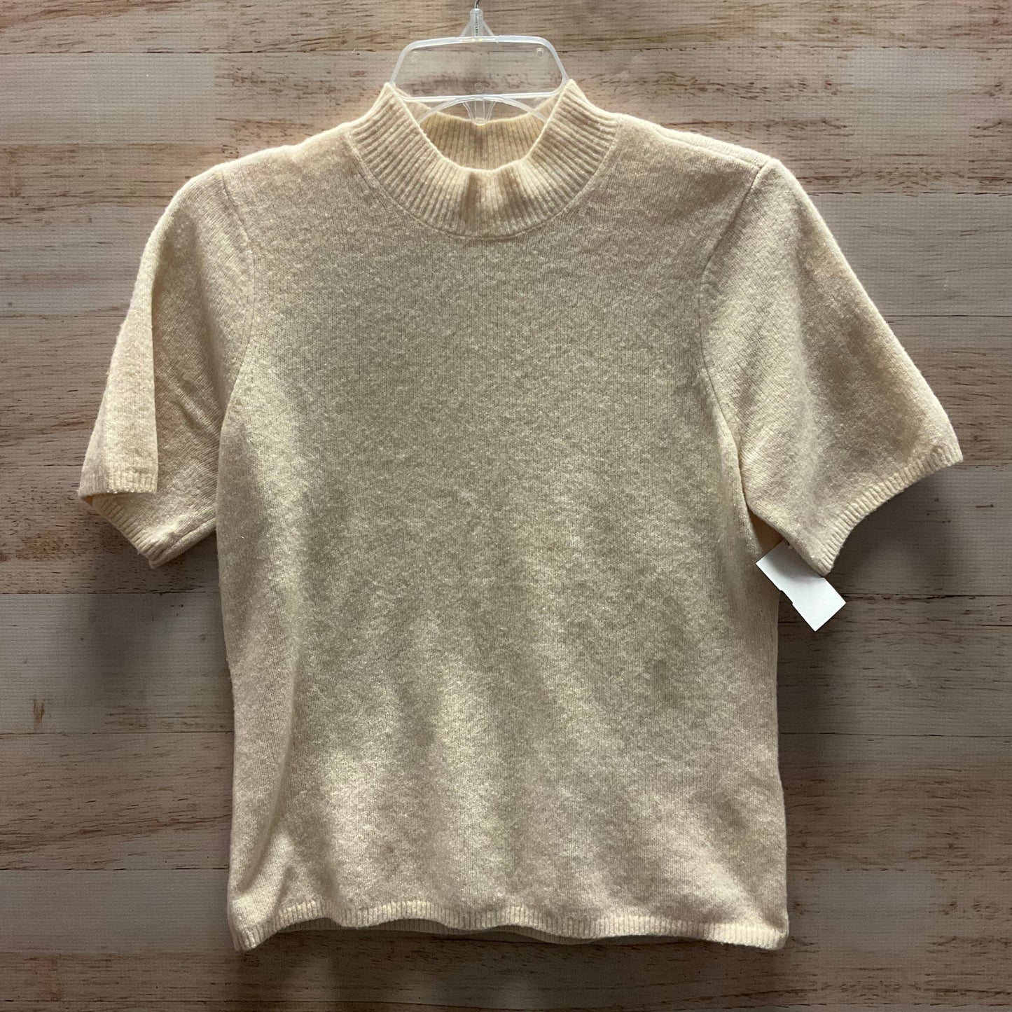 Top Short Sleeve By Abercrombie And Fitch In Cream, Size: M