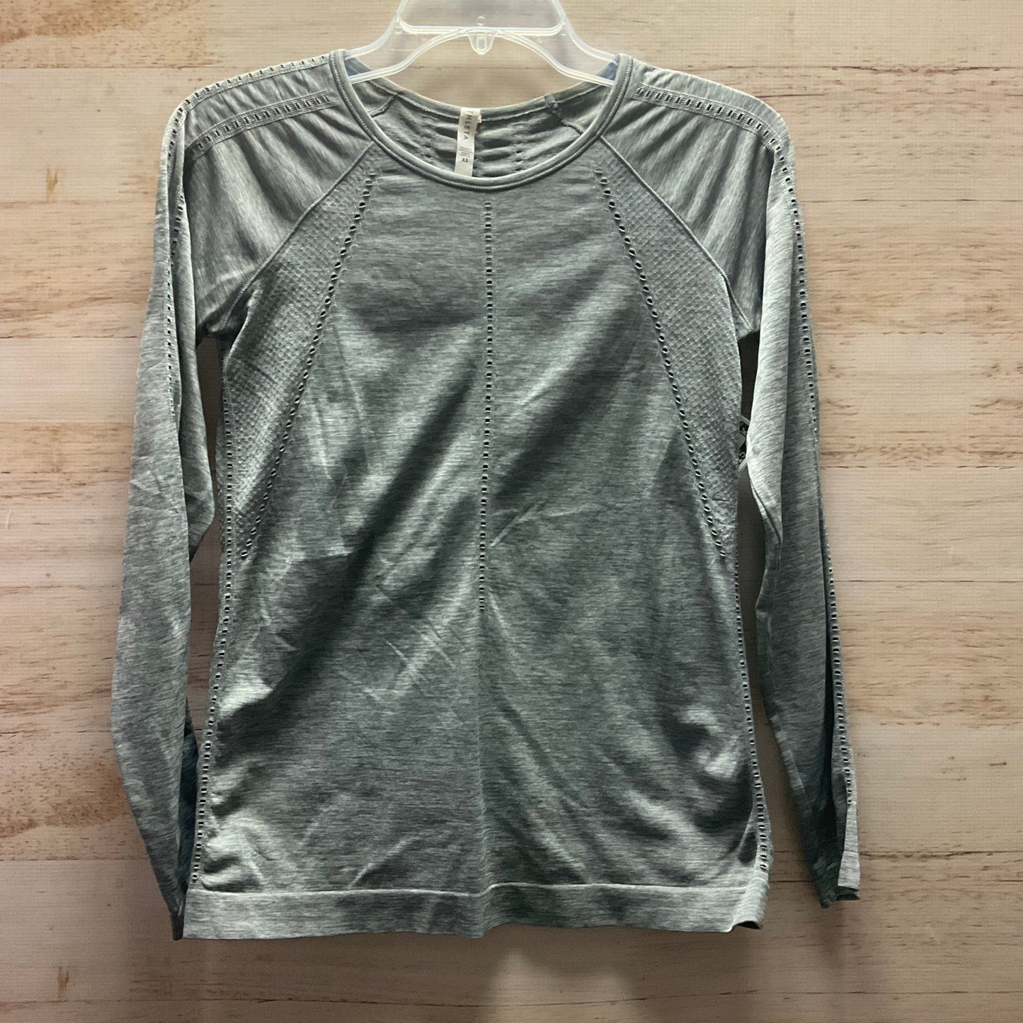 Athletic Top Long Sleeve Crewneck By Athleta In Grey, Size: Xs