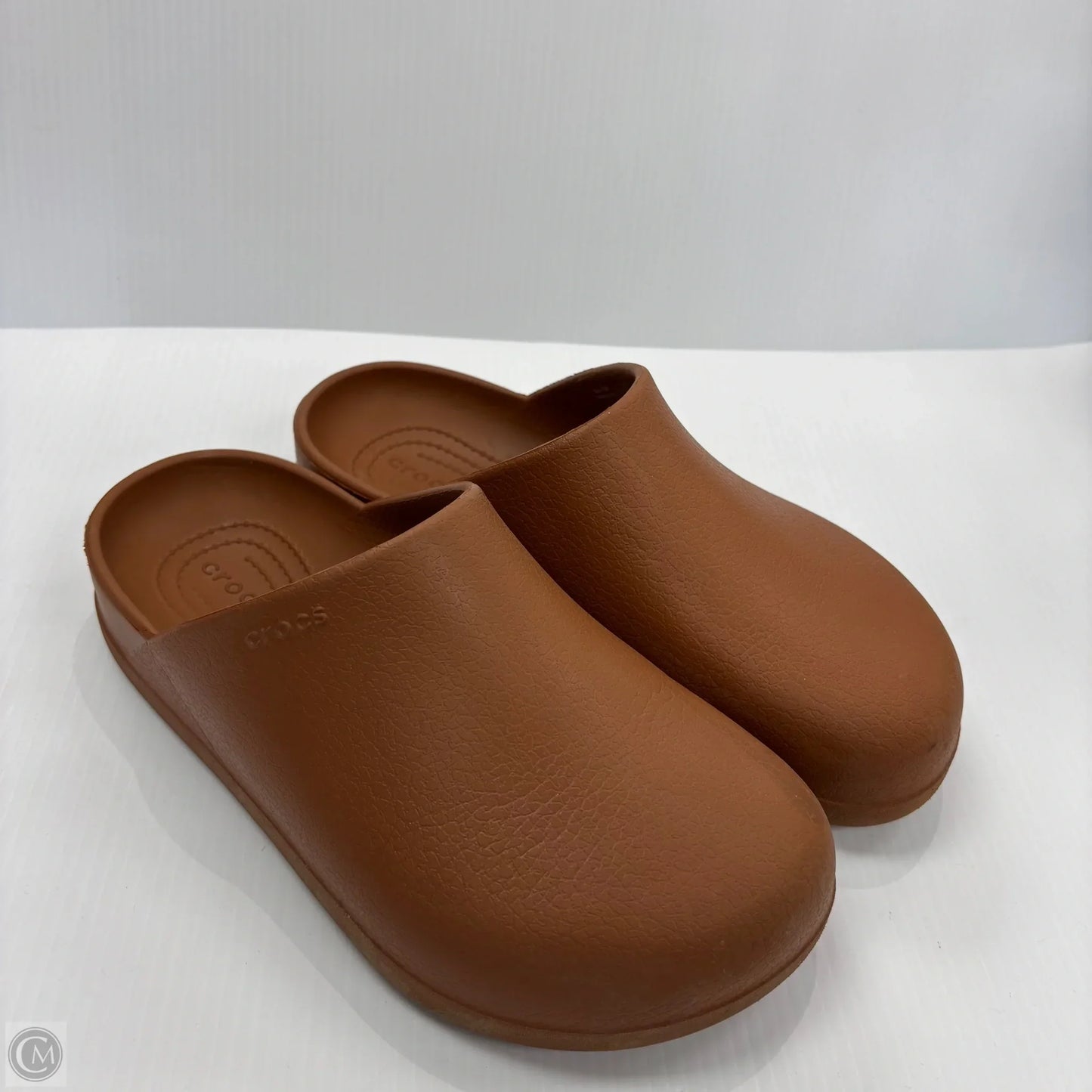 Shoes Flats By Crocs In Brown, Size: 7