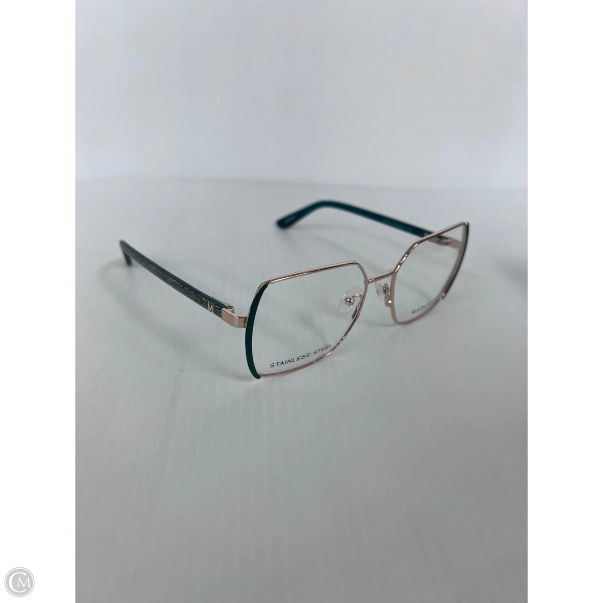 Sunglasses By Guess, Size: