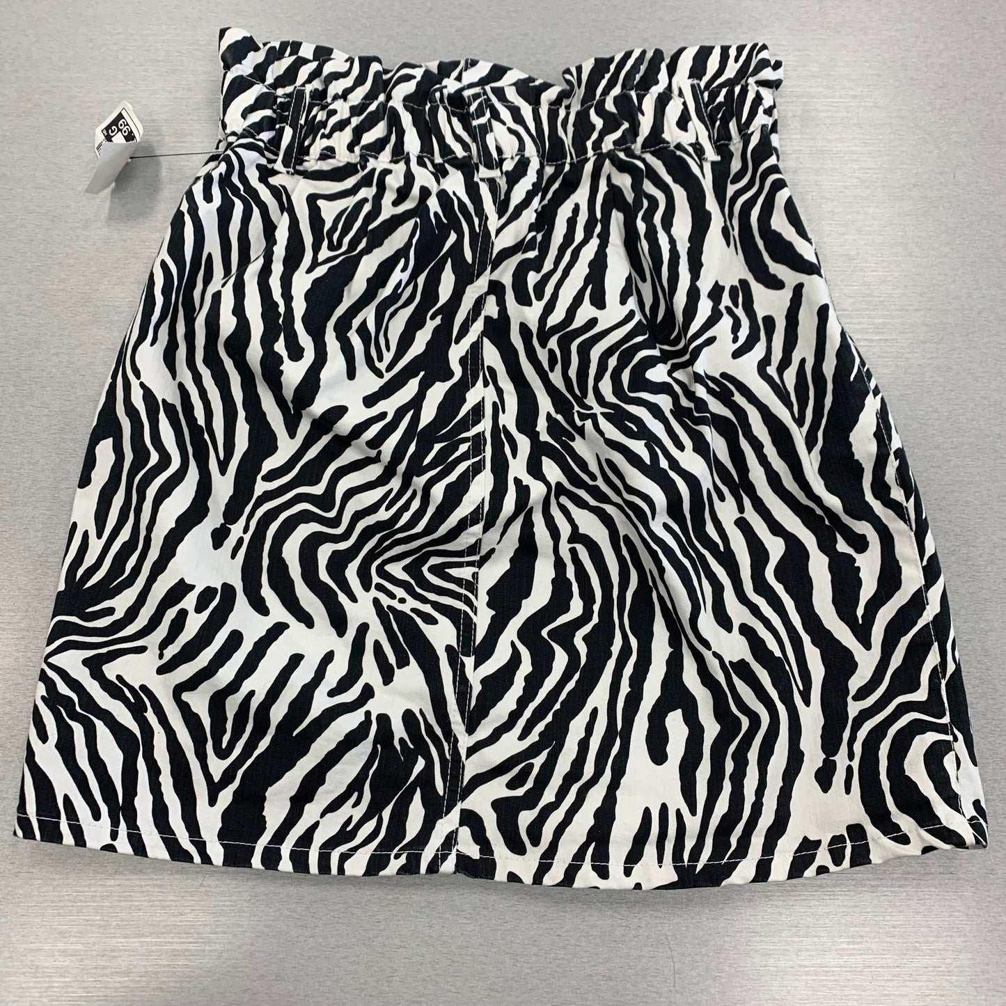 Skirt Mini & Short By Bar Iii In White Bengals Print, Size: 2