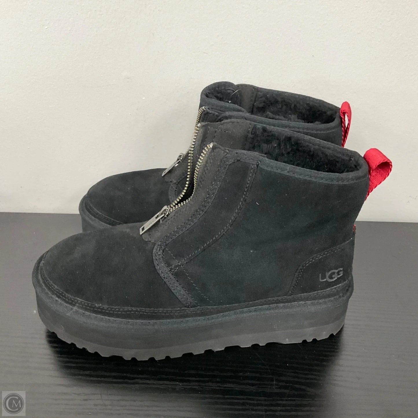 Boots Designer By Ugg In Black, Size: 8