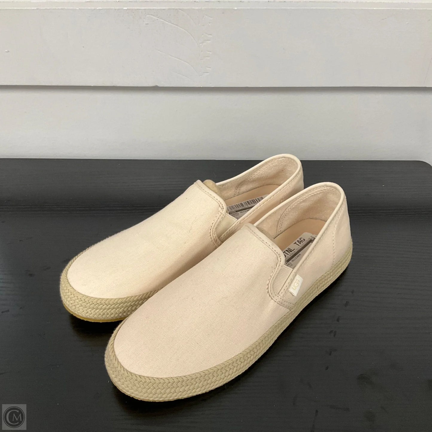 Shoes Designer By Ugg In Beige, Size: 9