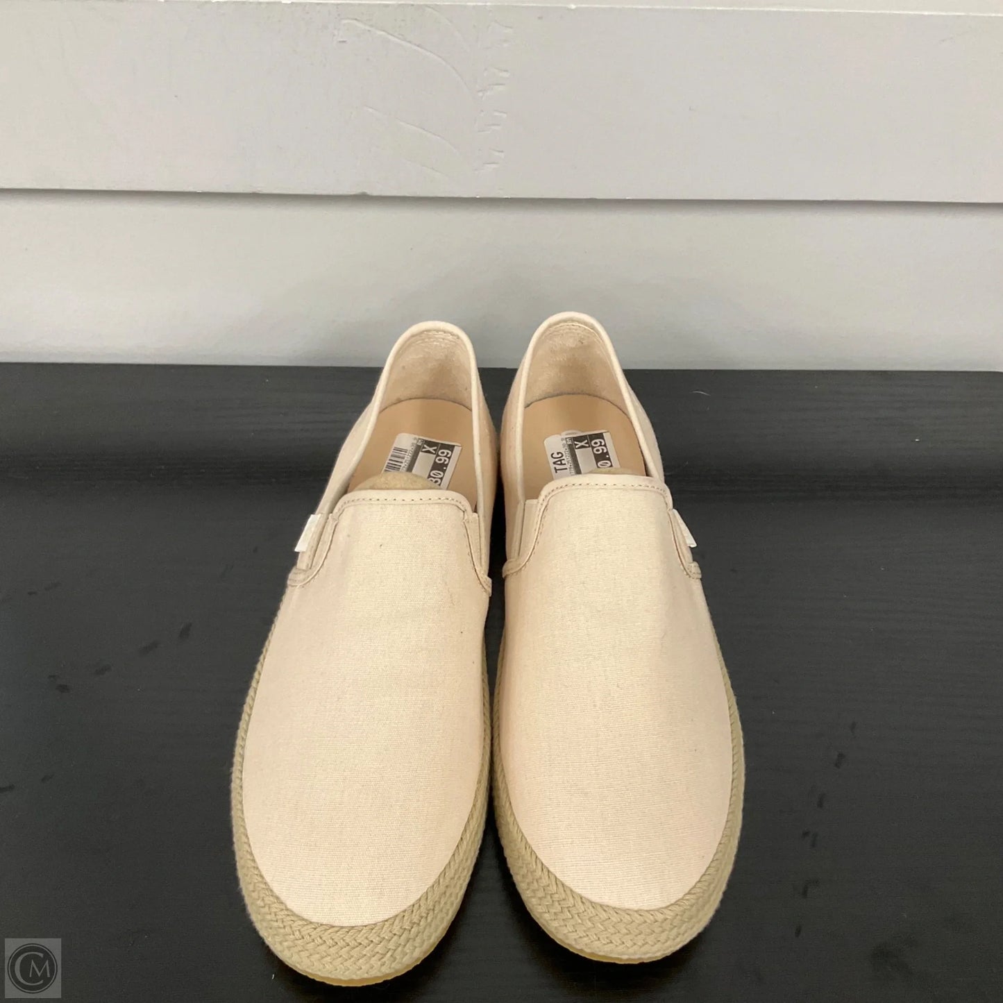 Shoes Designer By Ugg In Beige, Size: 9