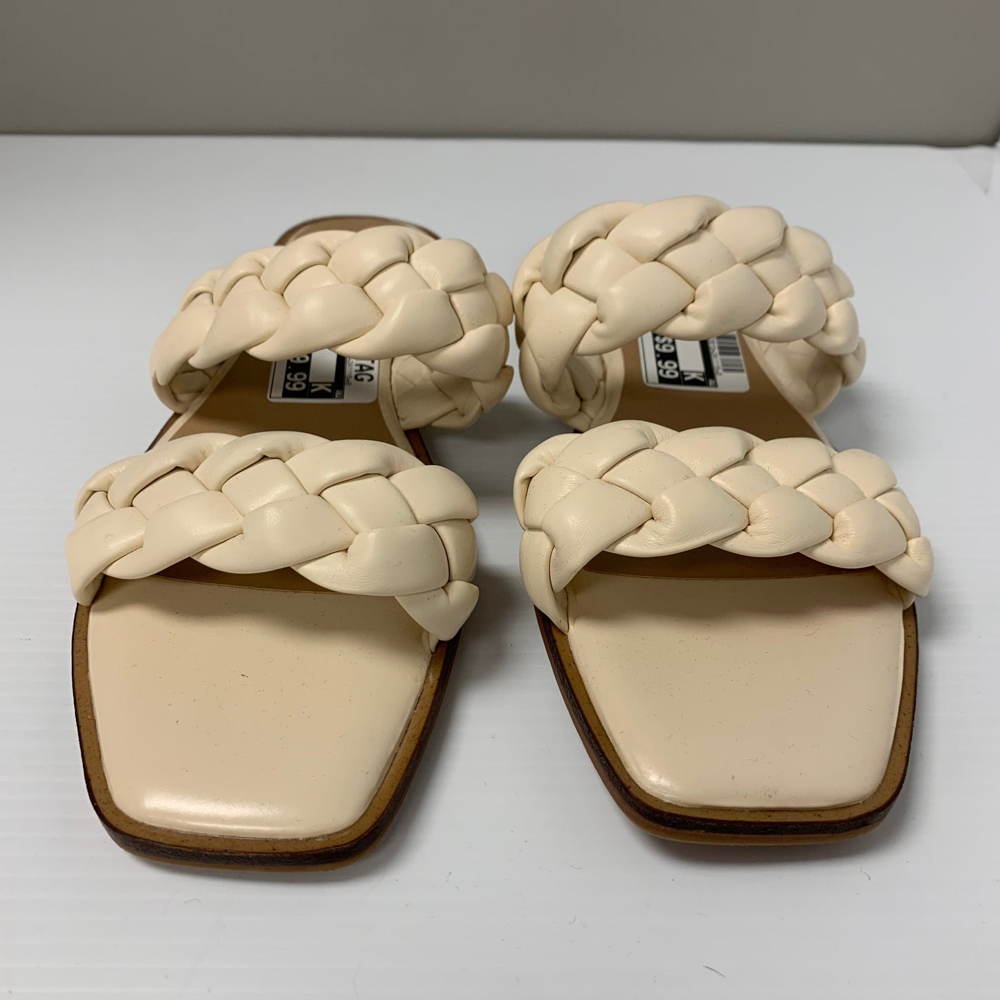 Sandals Flats By Time And Tru In Cream, Size: 8