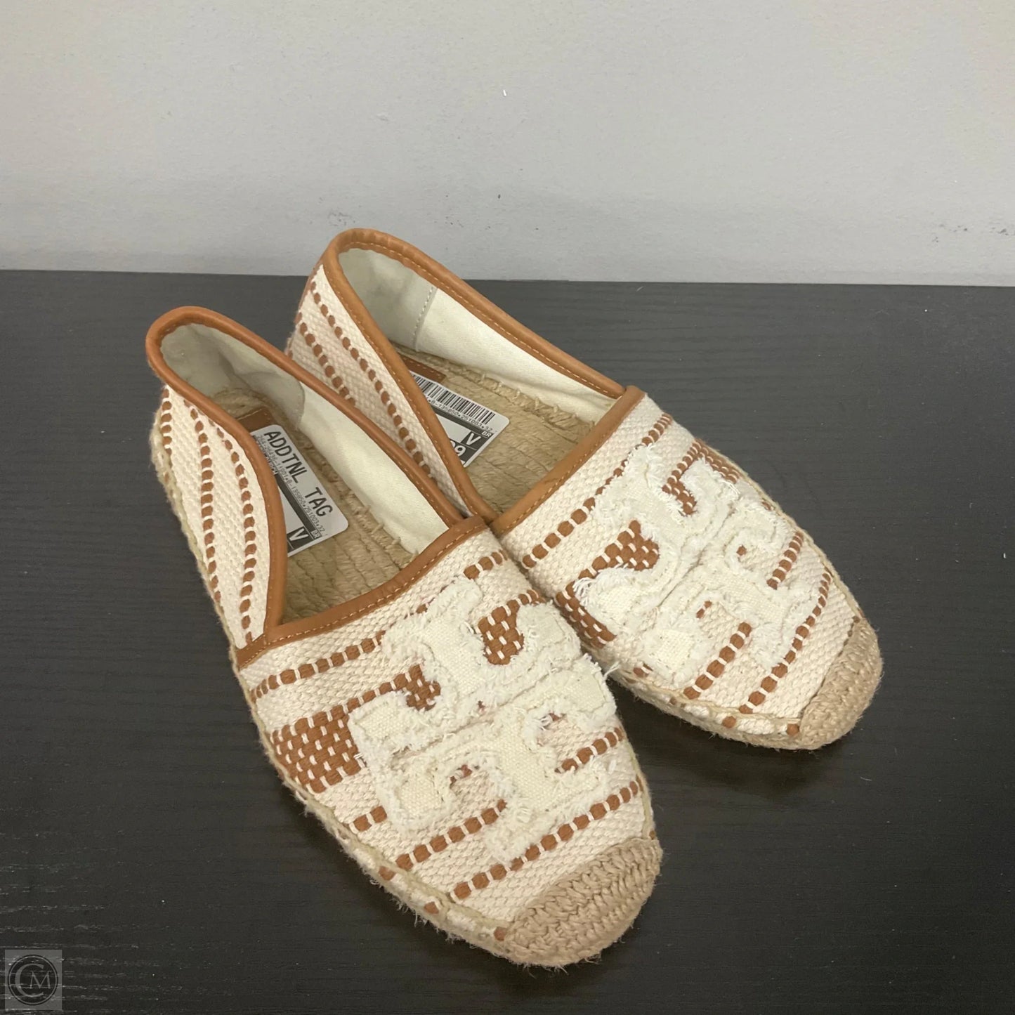 Sandals Designer By Tory Burch In Cream & Tan, Size: 6.5