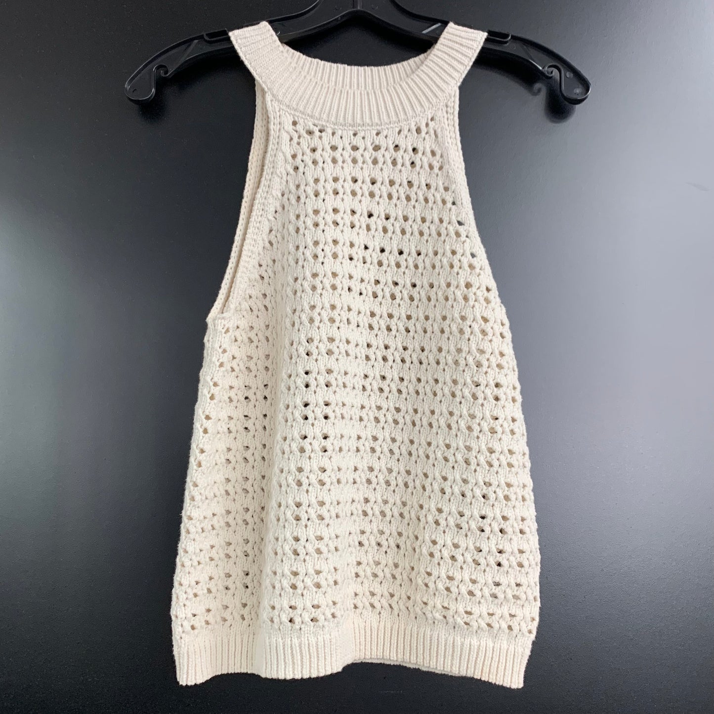 Top Sleeveless By Universal Thread In Cream, Size: M