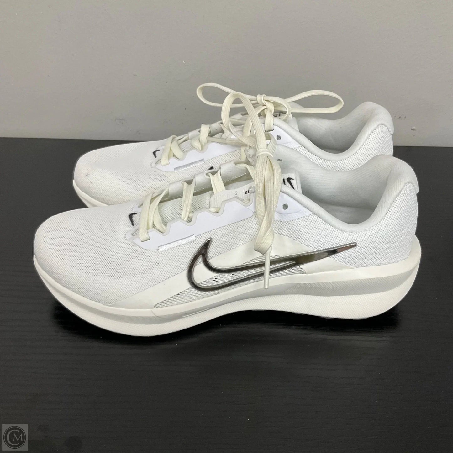 Shoes Athletic By Nike In White, Size: 7