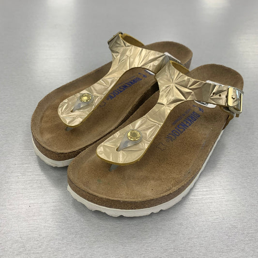 Sandals Flats By Birkenstock In Gold, Size: 9