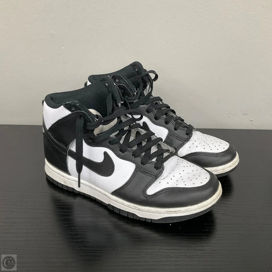 Shoes Sneakers By Nike In Black & White, Size: 6