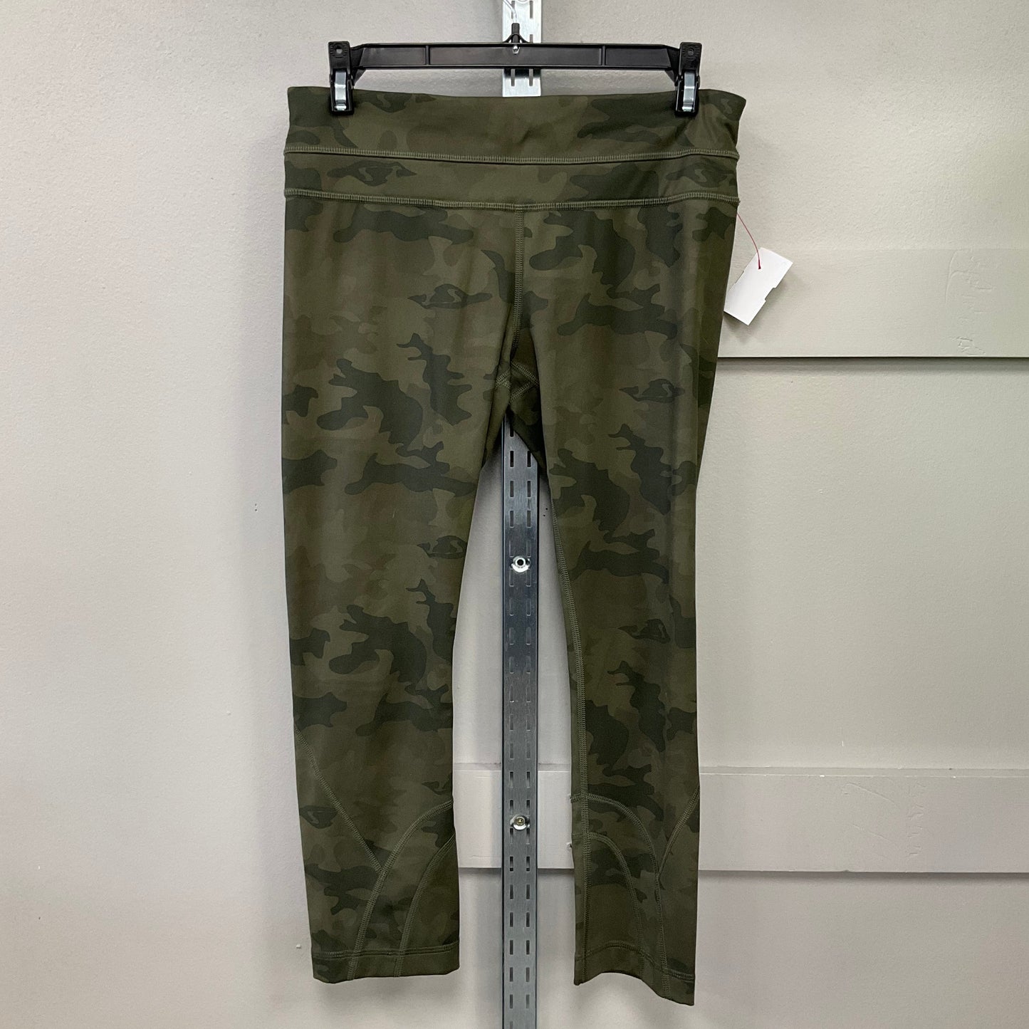 Athletic Leggings Capris By Lululemon In Camouflage Print, Size: 6