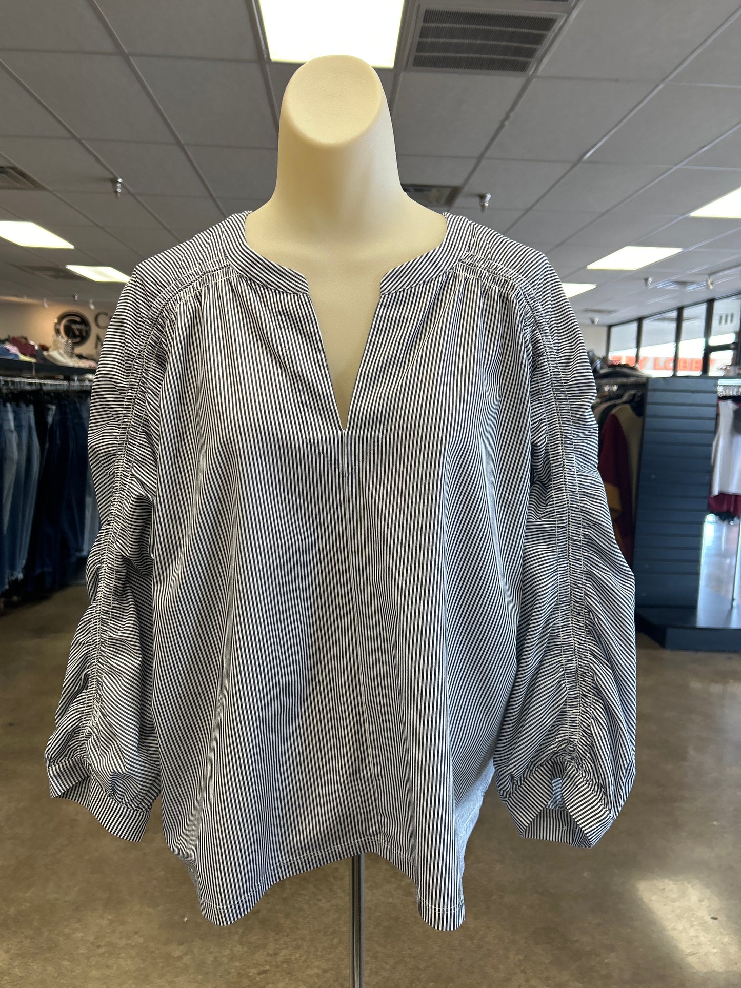 Top Long Sleeve By Ann Taylor In Blue & White, Size: M