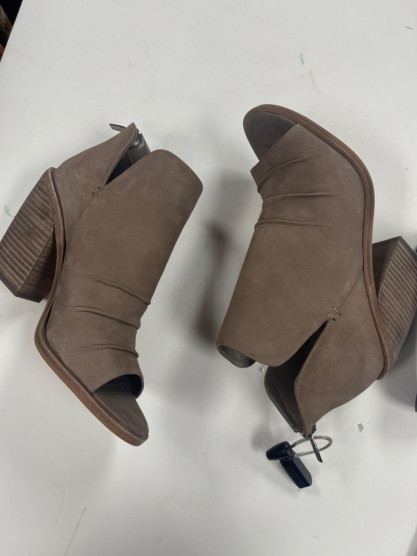 Taupe Boots Ankle Heels Vince Camuto, Size 10