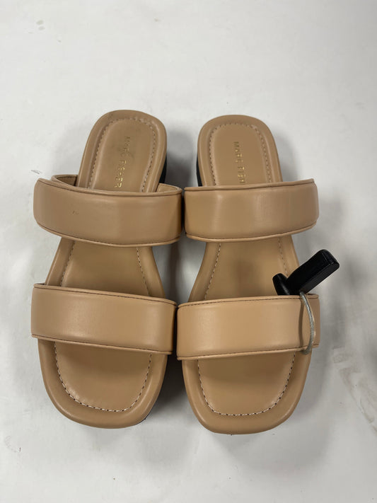 Tan Sandals Flats Marc Fisher, Size 8
