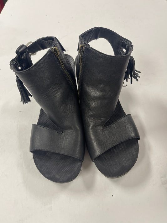 Black Sandals Heels Block Otbt, Size 8