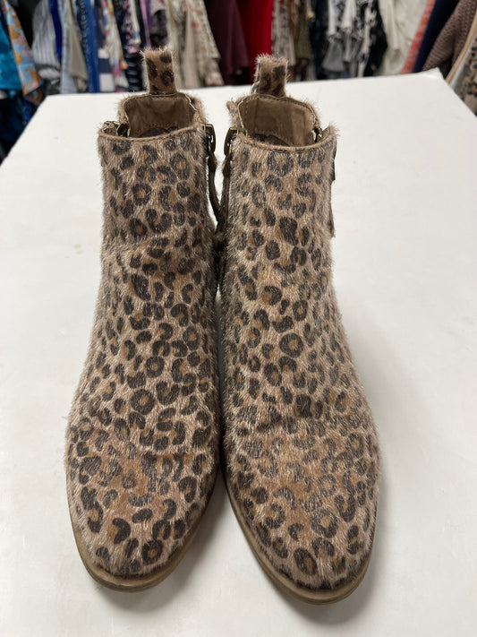 Animal Print Boots Ankle Flats Clothes Mentor, Size 9.5