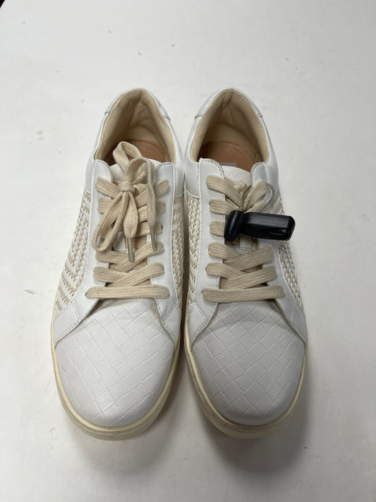 White Shoes Sneakers Clothes Mentor, Size 8.5